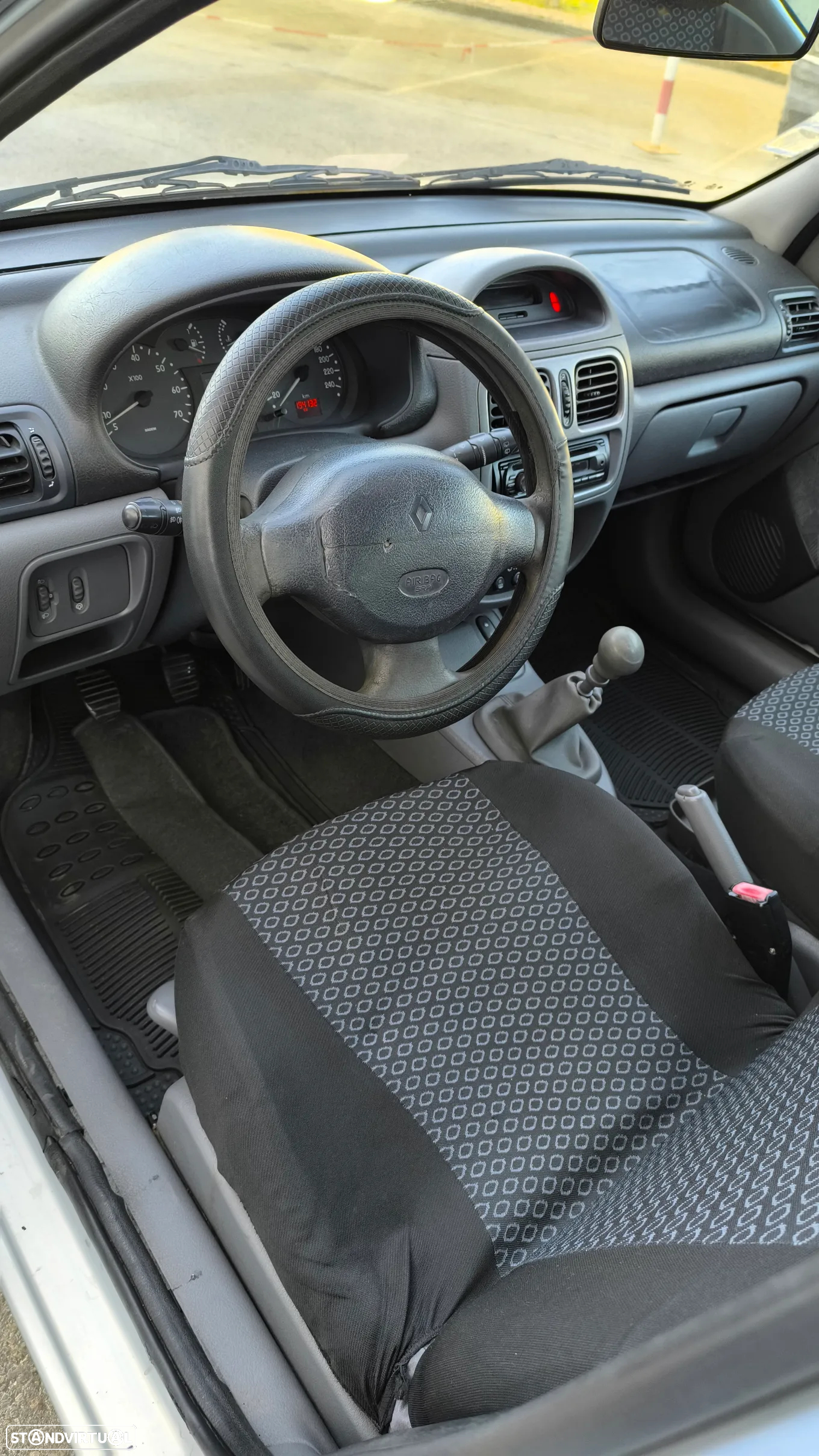 Renault Clio 1.2 RXE - 29