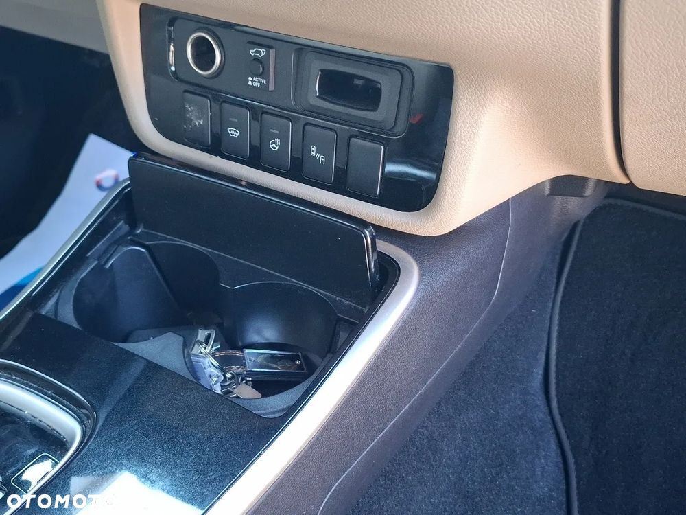 Mitsubishi Outlander 2.0 Instyle SDA 4WD CVT - 23