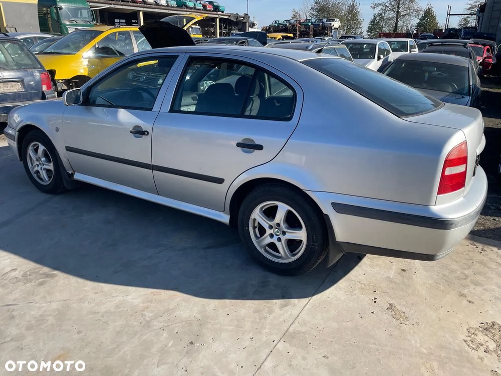 SKODA Octavia NA CZĘŚCI Kolor: L97A - 4