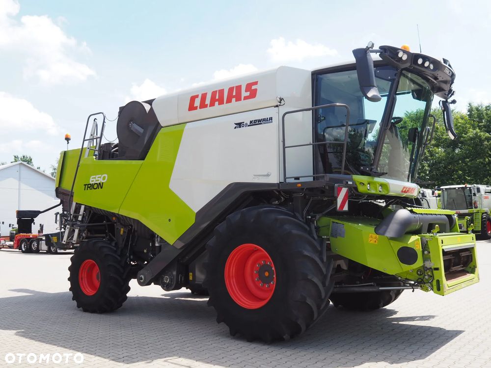 Claas Trion 650 + V680 - 5