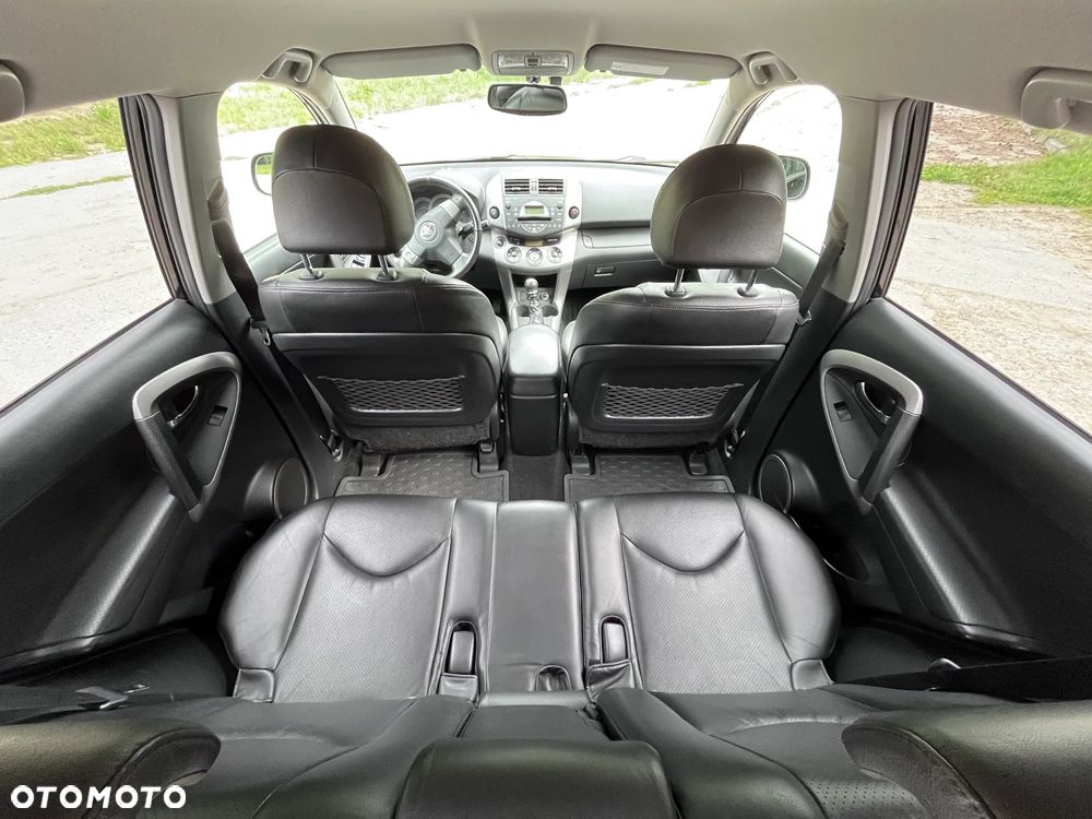 Toyota RAV4 - 8