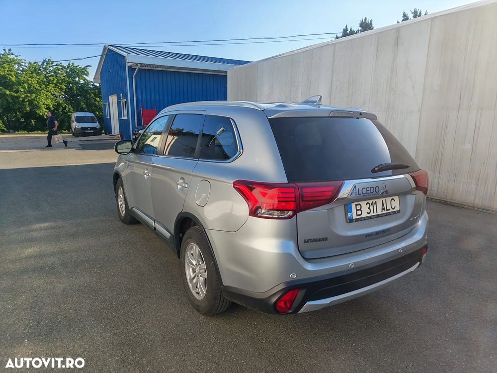 Mitsubishi Outlander 2.2 Litre DI-D AWD Intense Aut. - 2