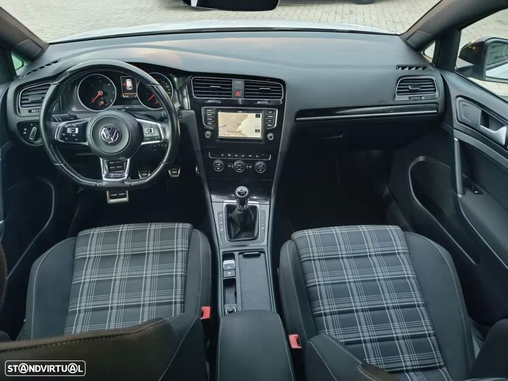 VW Golf 2.0 TDI GTD - 9