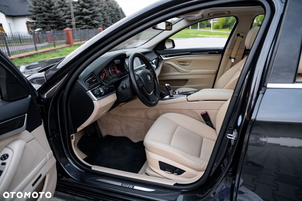 BMW Seria 5 520d Sport-Aut - 17