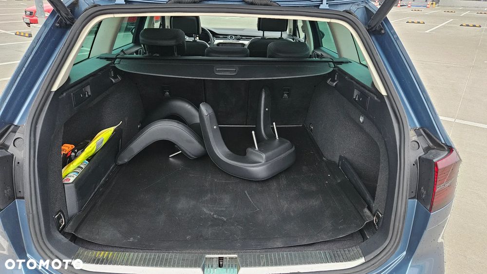 Volkswagen Passat - 16