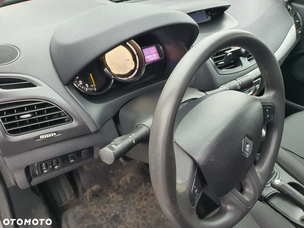 Renault Fluence 1.6 16V Privilege - 6