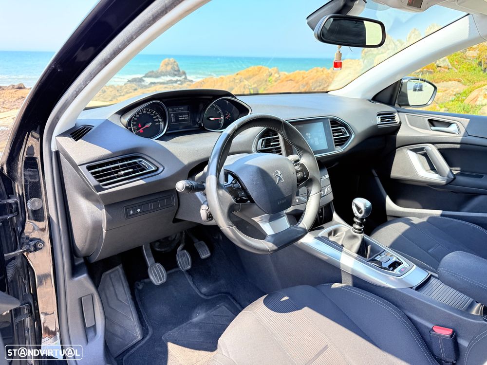 Peugeot 308 1.2 PureTech Allure Full LED - 41