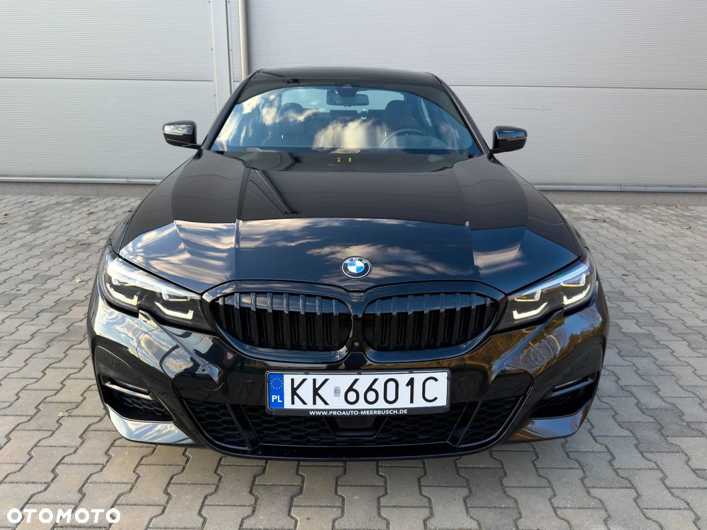 BMW Seria 3 320d xDrive M Sport Shadow - 11