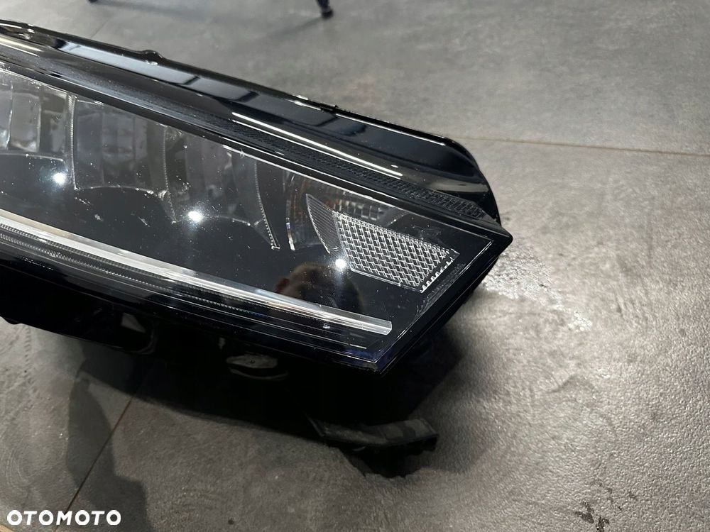 SKODA OCTAVIA LAMPA PRAWA 5E4941016 FULL LED - 9