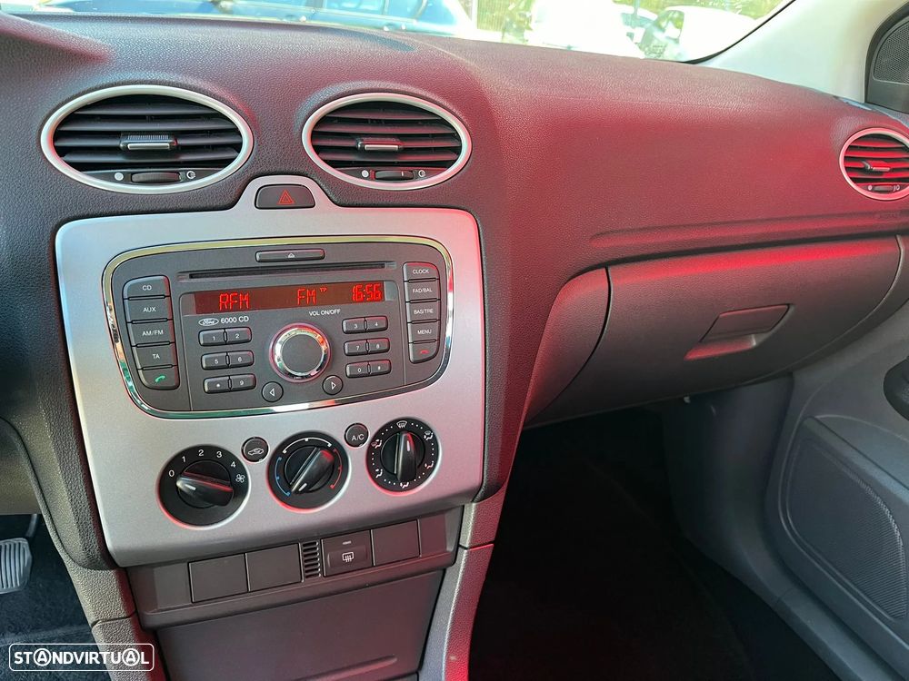 Ford Focus SW 1.6 TDCi Titanium - 20