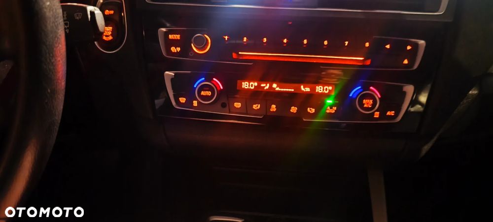 BMW Seria 1 118i Edition Metropolitan - 28
