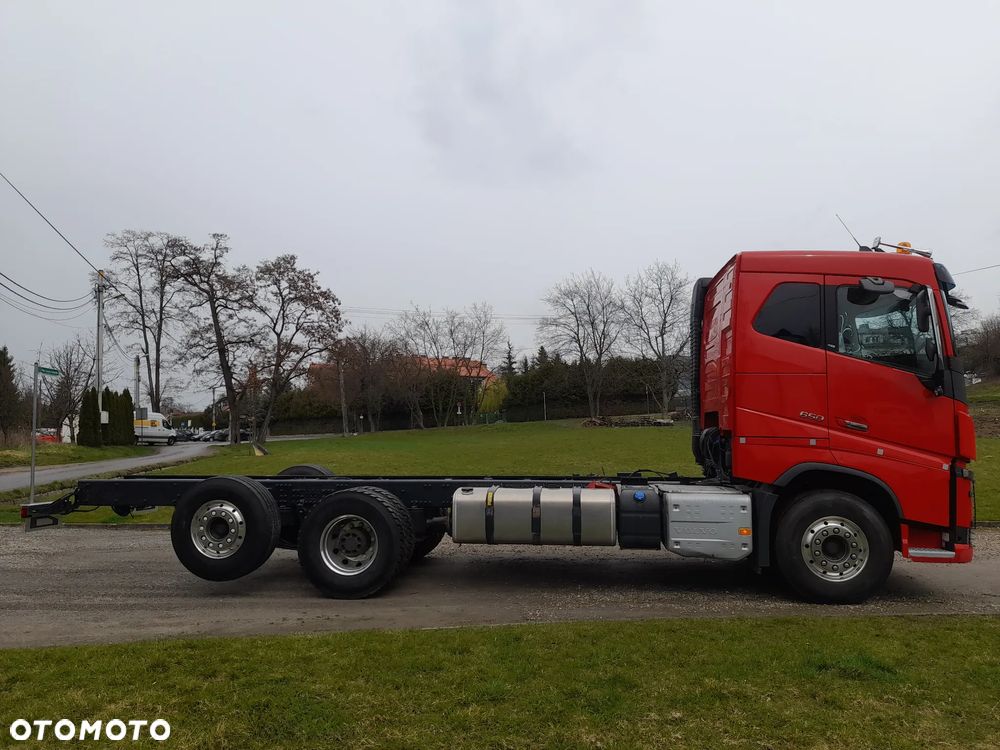 Volvo FH 16 650koni 6x2 OŚ SKRĘTNA PODNOSZONA // JEDYNY TAKI// RAMA DO ZABUDOWY// HDS dzwig żuraw do lasu drewna tarcicy // DO ŻYWCA// asenizacyjny// HOLOWNIK// FULL opcja ze SZWAJCARI - 3