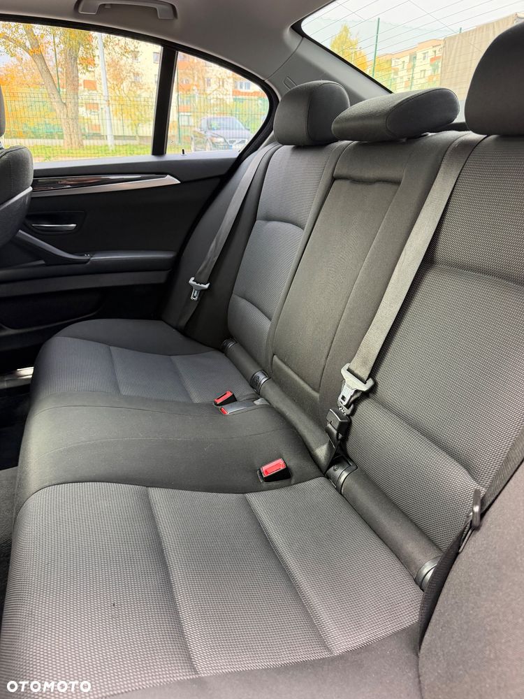 BMW Seria 5 523i - 24