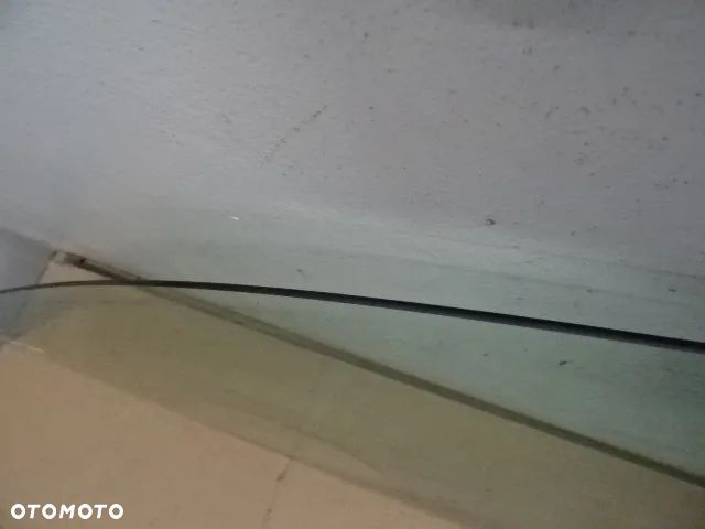 SZYBA BOCZNA DRZWI LEWY PRZÓD  FOCUS MK1 LIFT NR1376 - 3