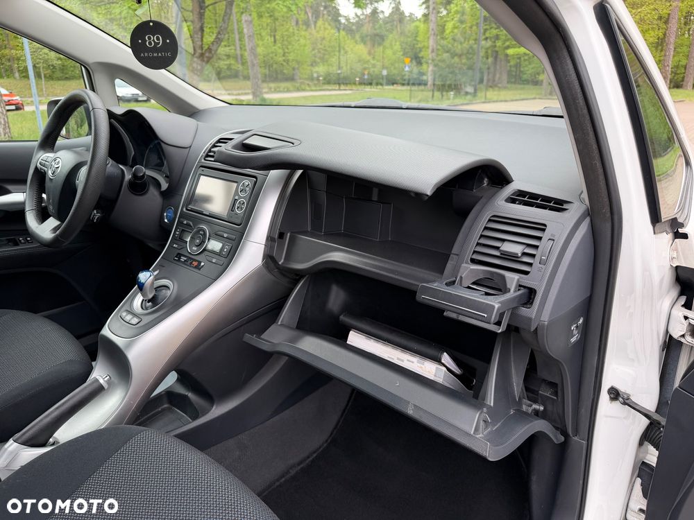 Toyota Auris 1.8 HSD Luna - 26