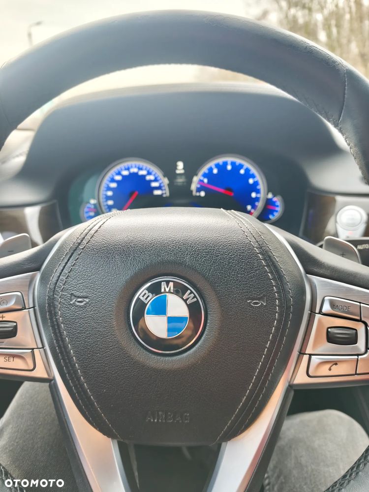BMW Seria 7 750Li xDrive - 33