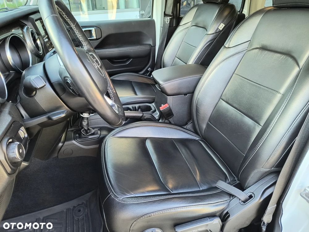 Jeep Wrangler - 8