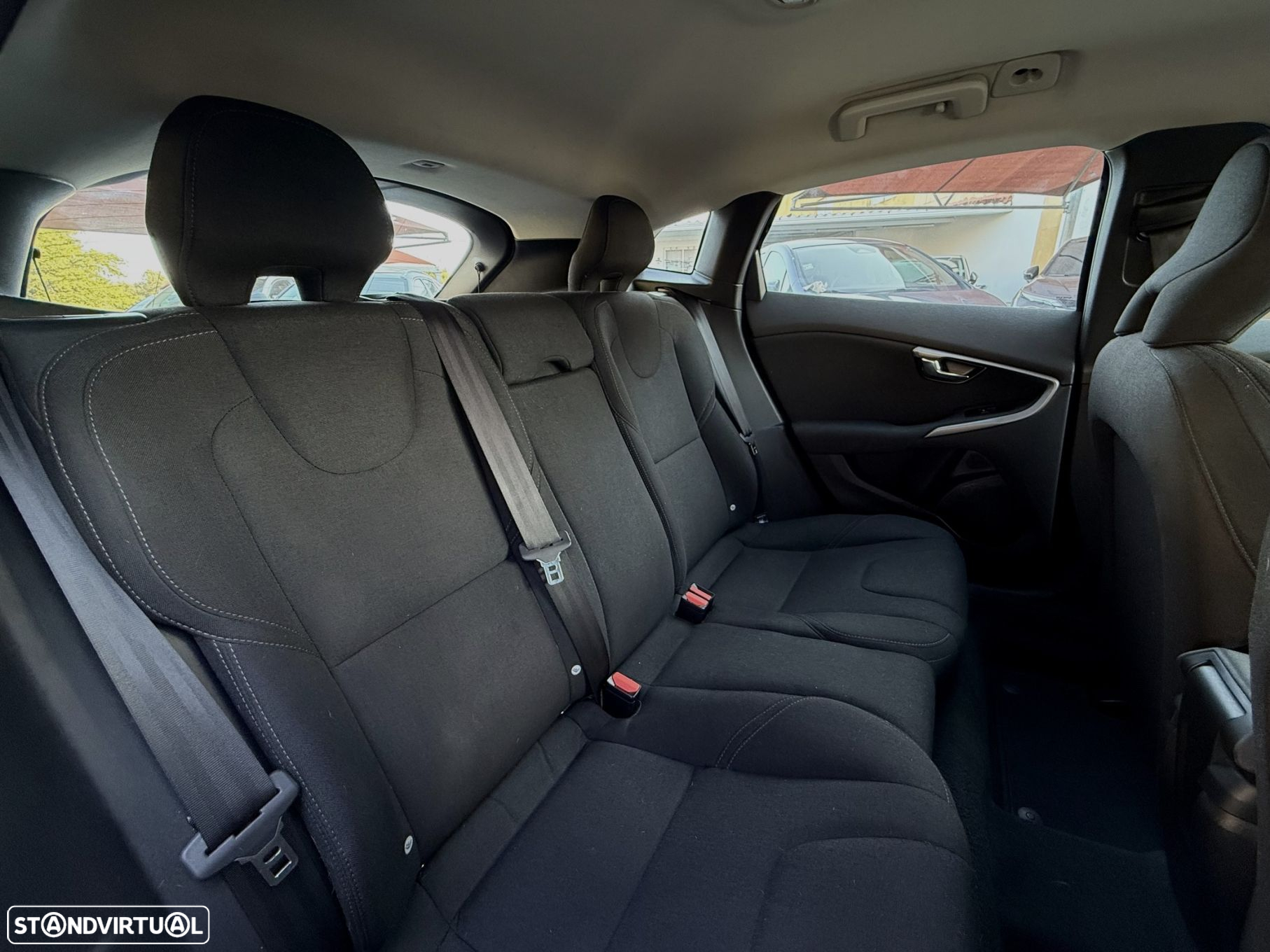 Volvo V40 2.0 D2 Momentum Eco - 8