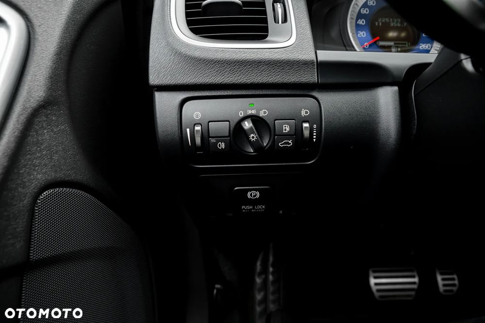 Volvo V60 D3 Geartronic RDesign - 34