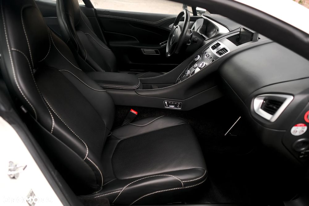 Aston Martin Vanquish - 30
