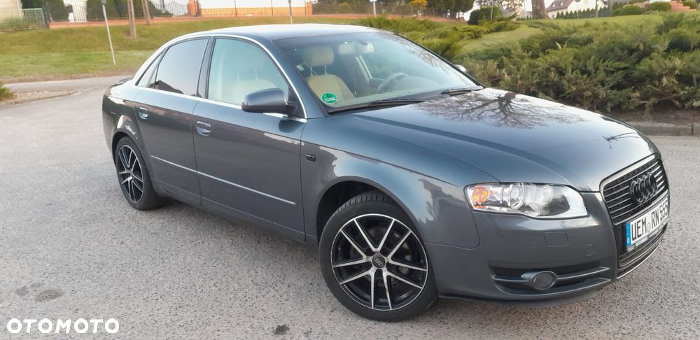 Audi A4 Limousine - 1