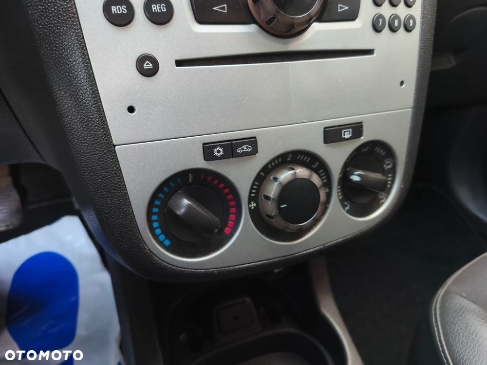 Opel Corsa 1.2 16V Cosmo - 15