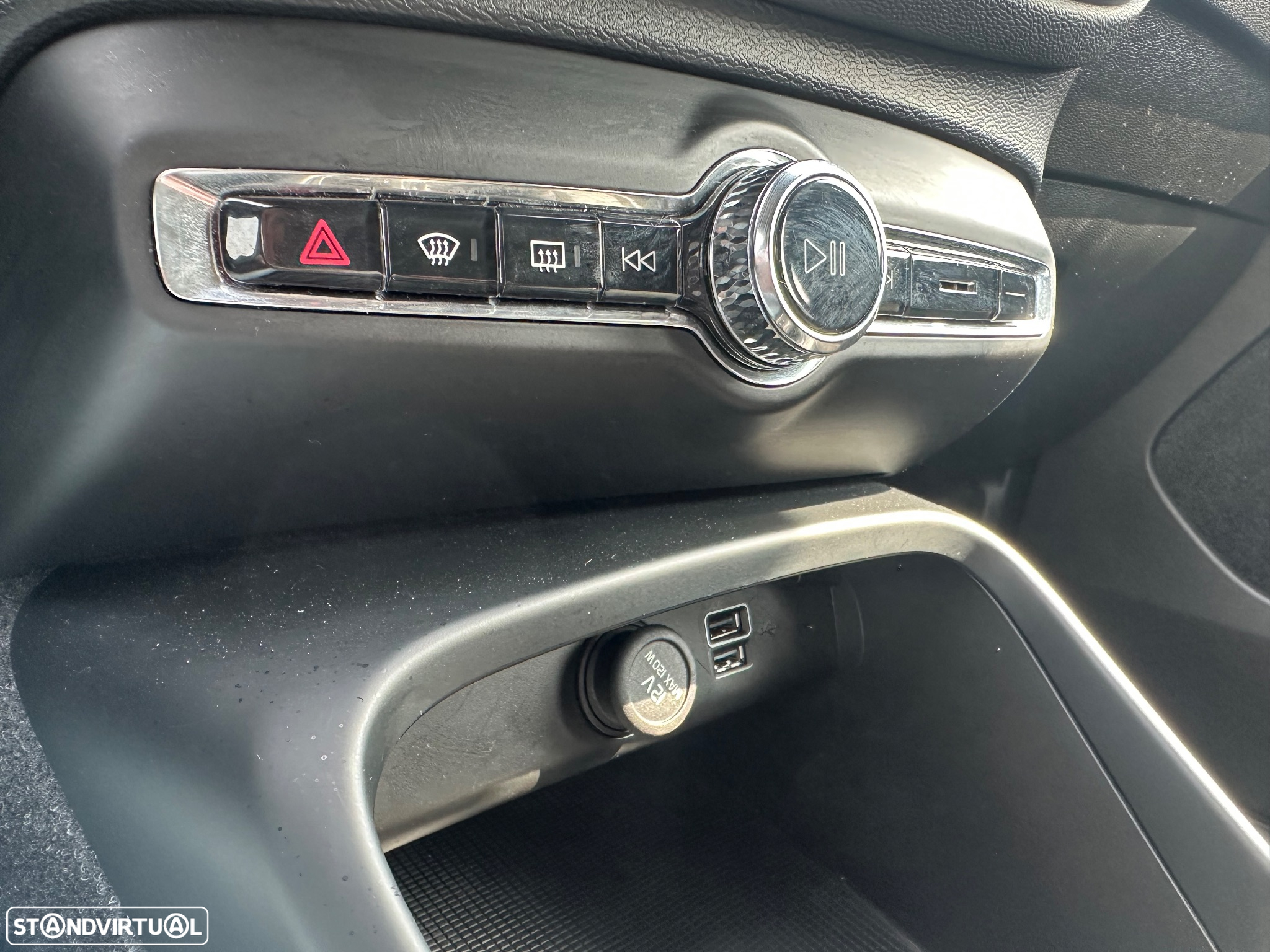 Volvo XC 40 1.5 T2 Momentum Plus - 37