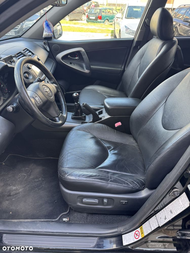 Toyota RAV4 - 6