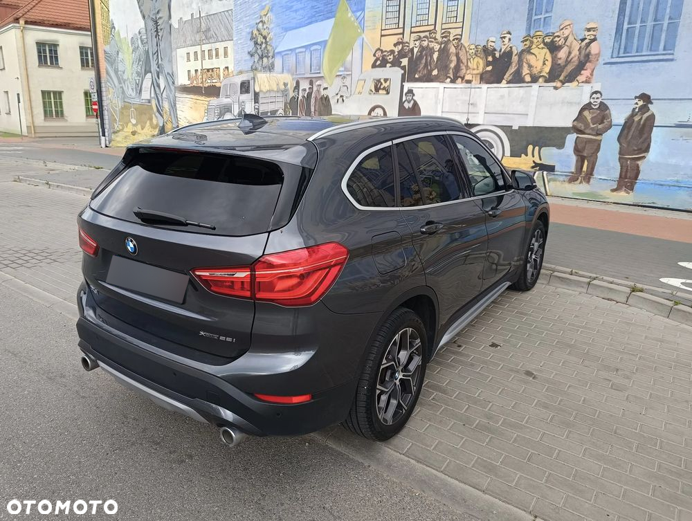 BMW X1 xDrive25i Sport Line - 17