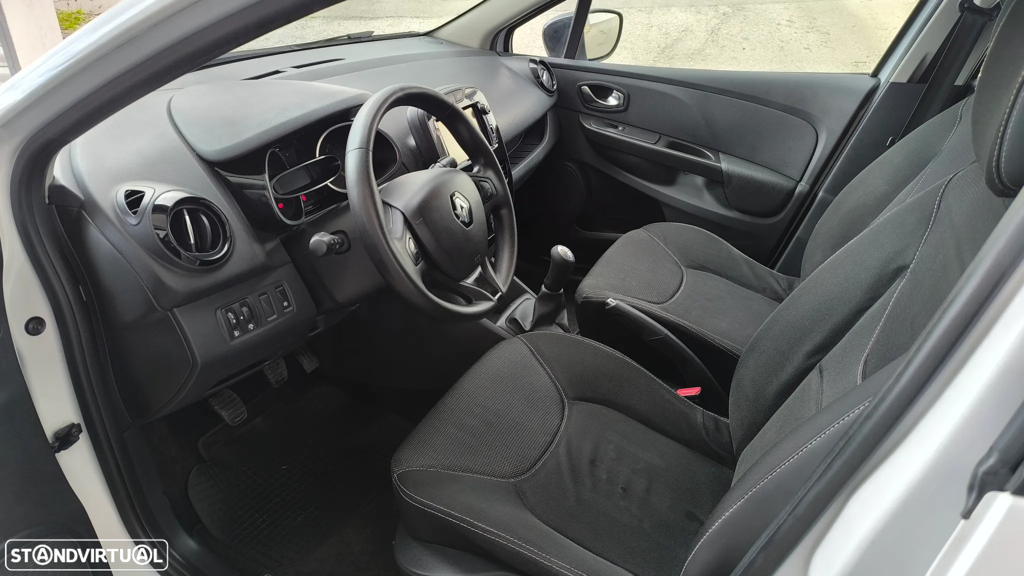 Renault Clio Sport Tourer 1.5 dCi Dynamique S - 17