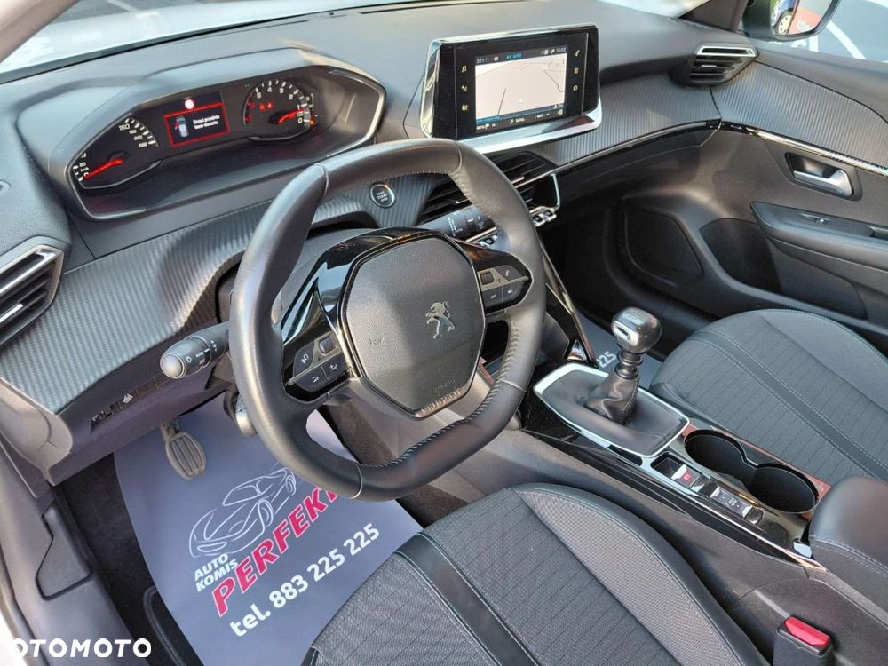 Peugeot 208 - 10
