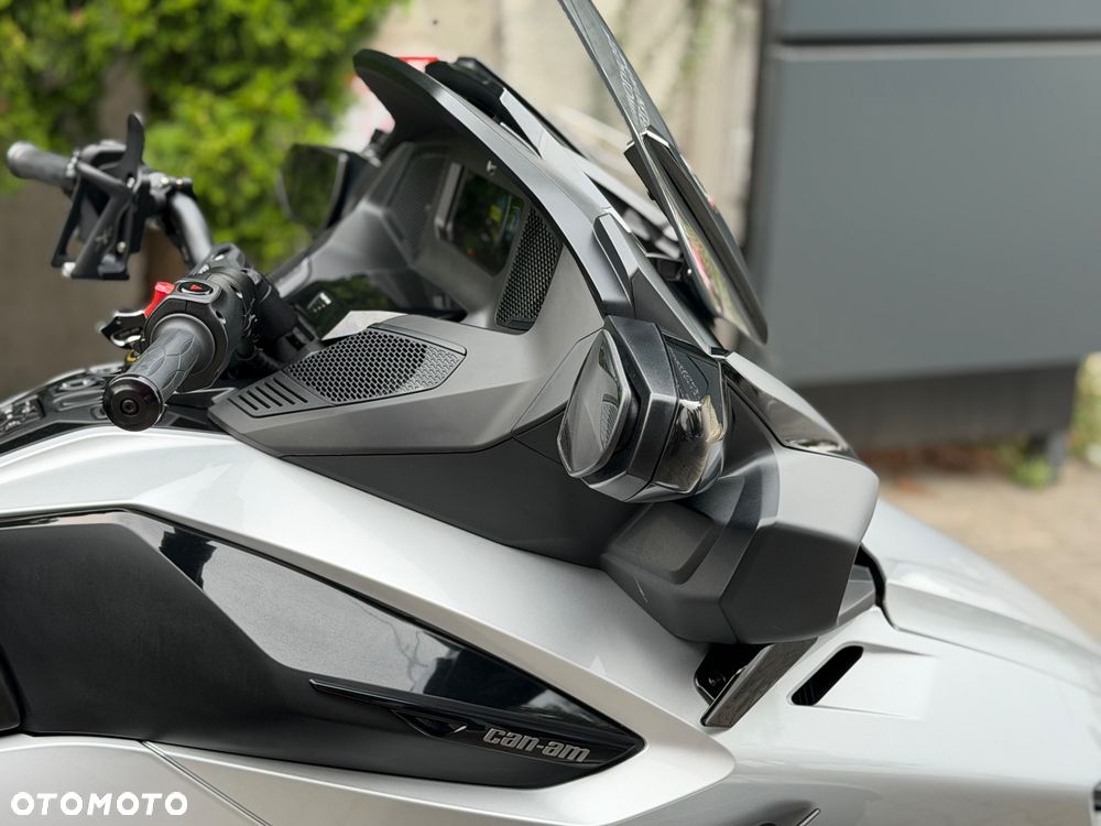 Can-Am Spyder - 25