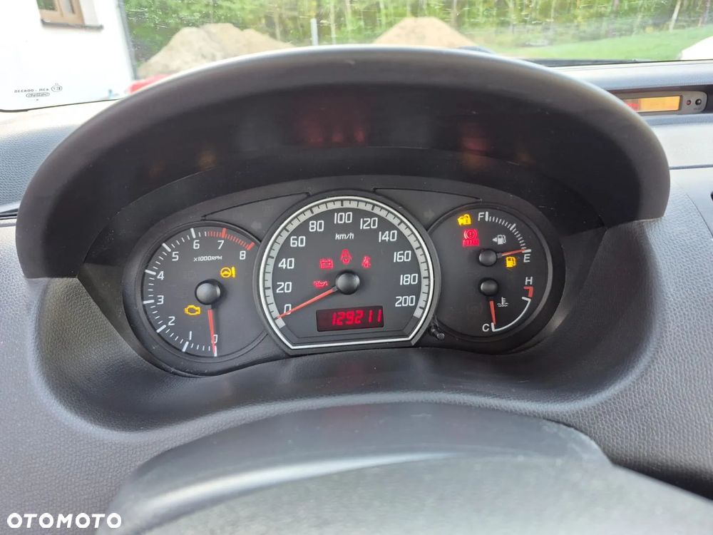 Suzuki Swift - 8