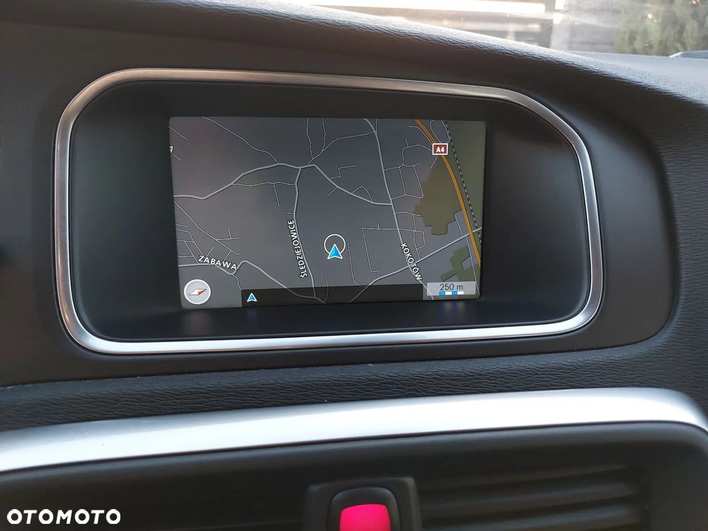Volvo V40 Cross Country - 22