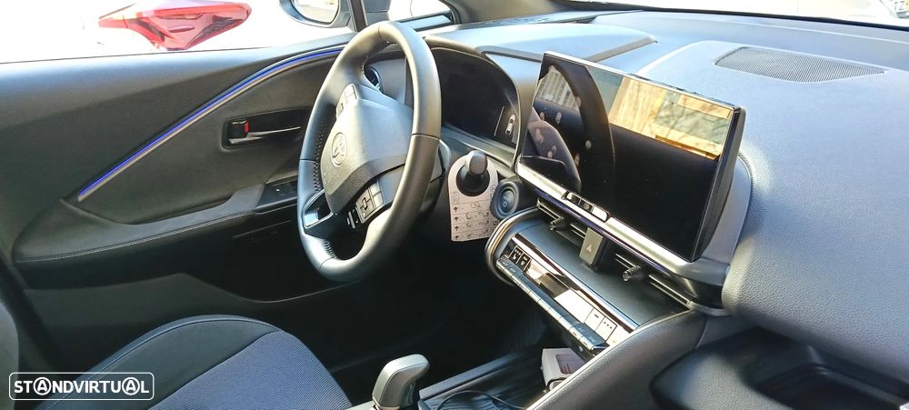 Toyota C-HR 2.0 Hybrid Square Collection - 12