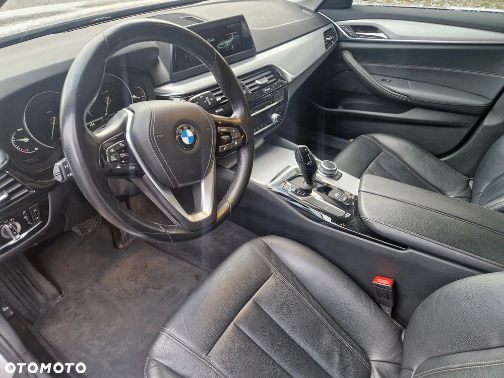 BMW Seria 5 520d xDrive - 9