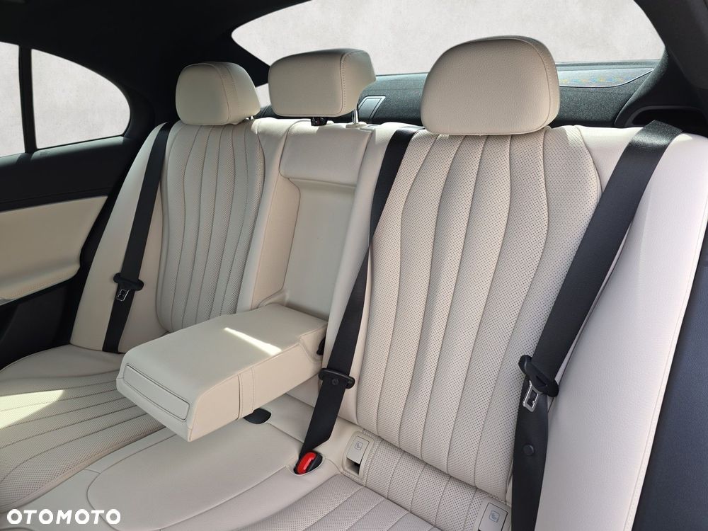 Mercedes-Benz Klasa E - 12