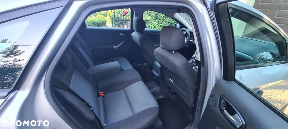 Ford Mondeo 1.8 TDCi Ambiente - 38