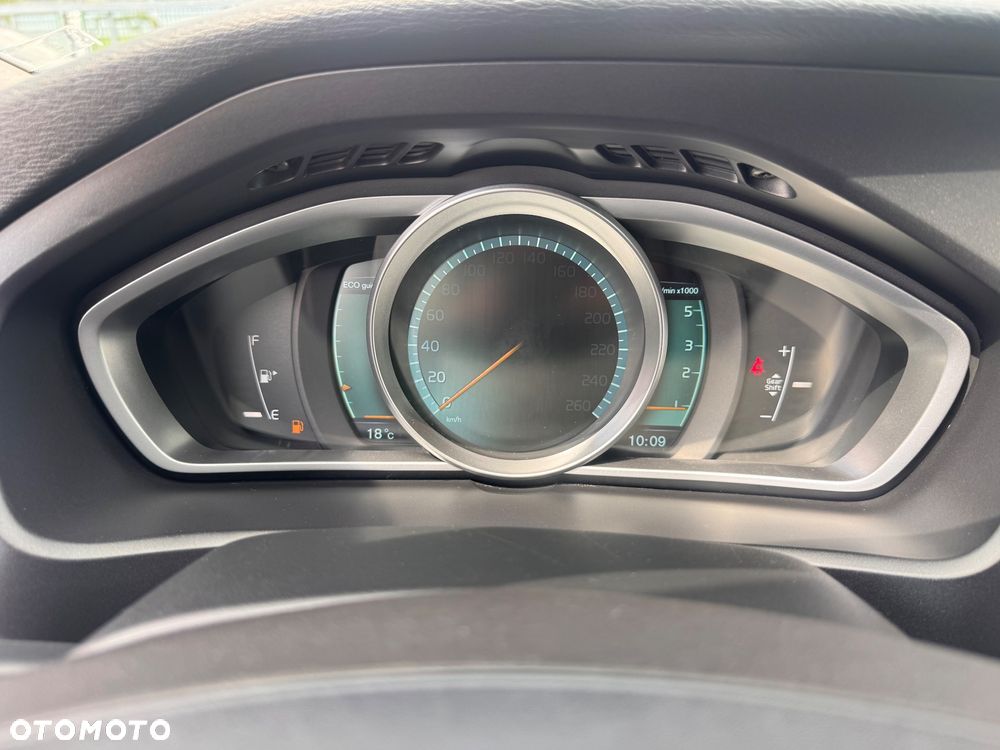Volvo V40 D2 Kinetic - 23