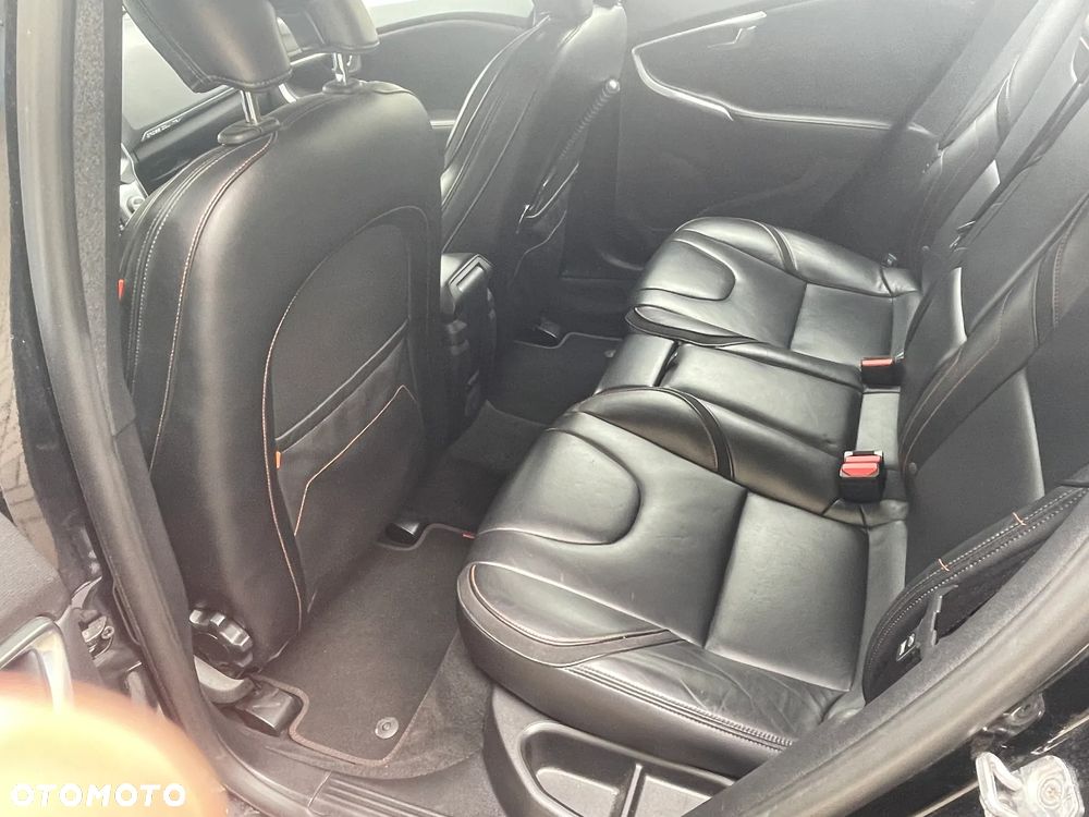 Volvo V40 Cross Country T3 Drive-E Ocean Race - 6