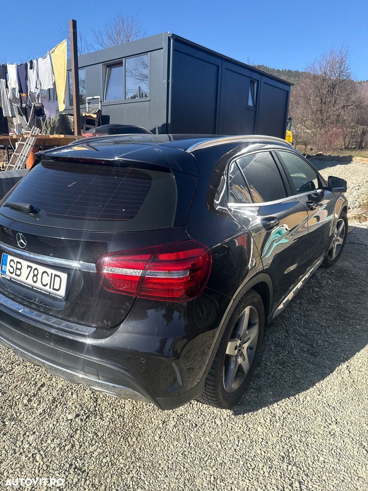 Mercedes-Benz GLA 200 7G-DCT - 3