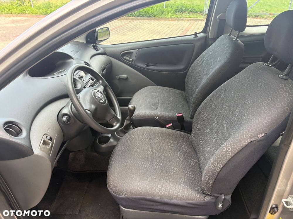 Toyota Yaris 1.0 - 18
