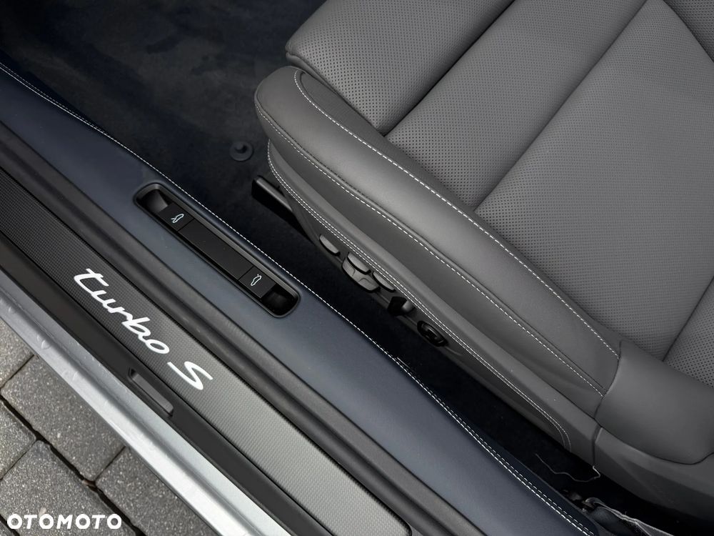 Porsche 911 Carrera Turbo S - 31