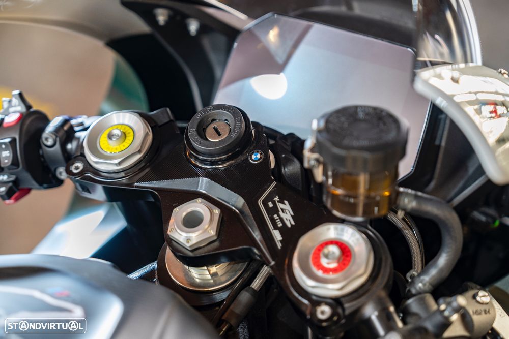 BMW M 1000 RR TT Isle of Man Edition - 12