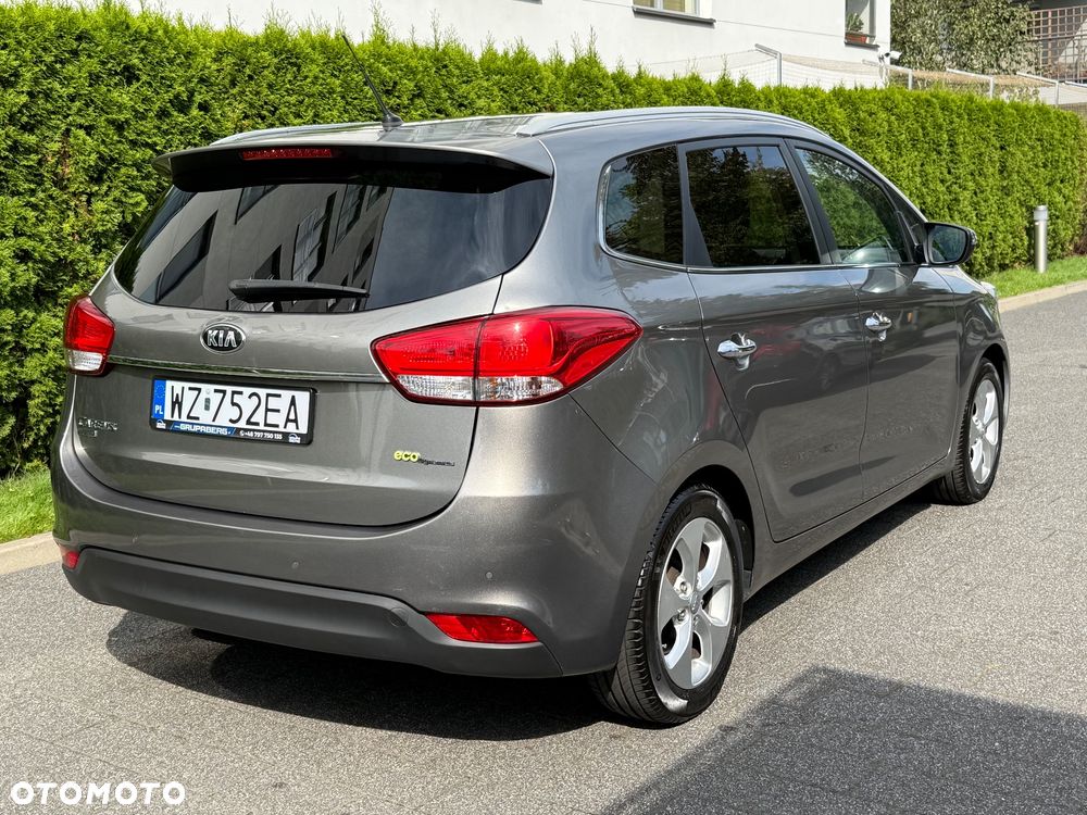 Kia Carens - 5