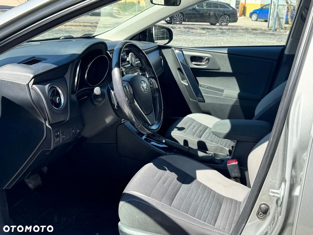 Toyota Auris 1.6 Premium MS - 25