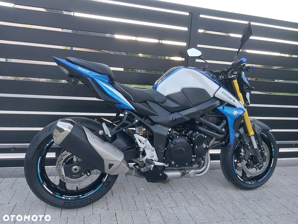 Suzuki GSR - 3