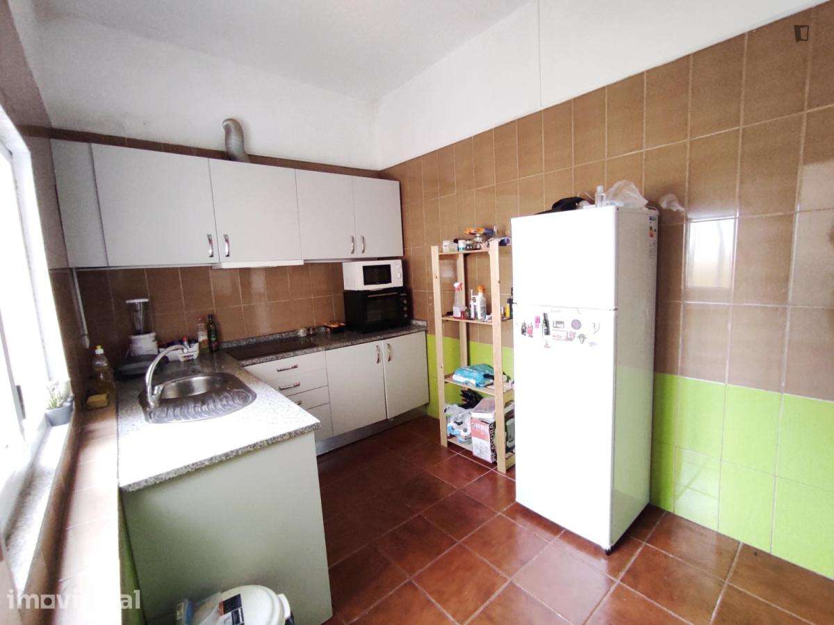 Quarto - localizado em Miragaia Porto - Grande imagem: 4/8