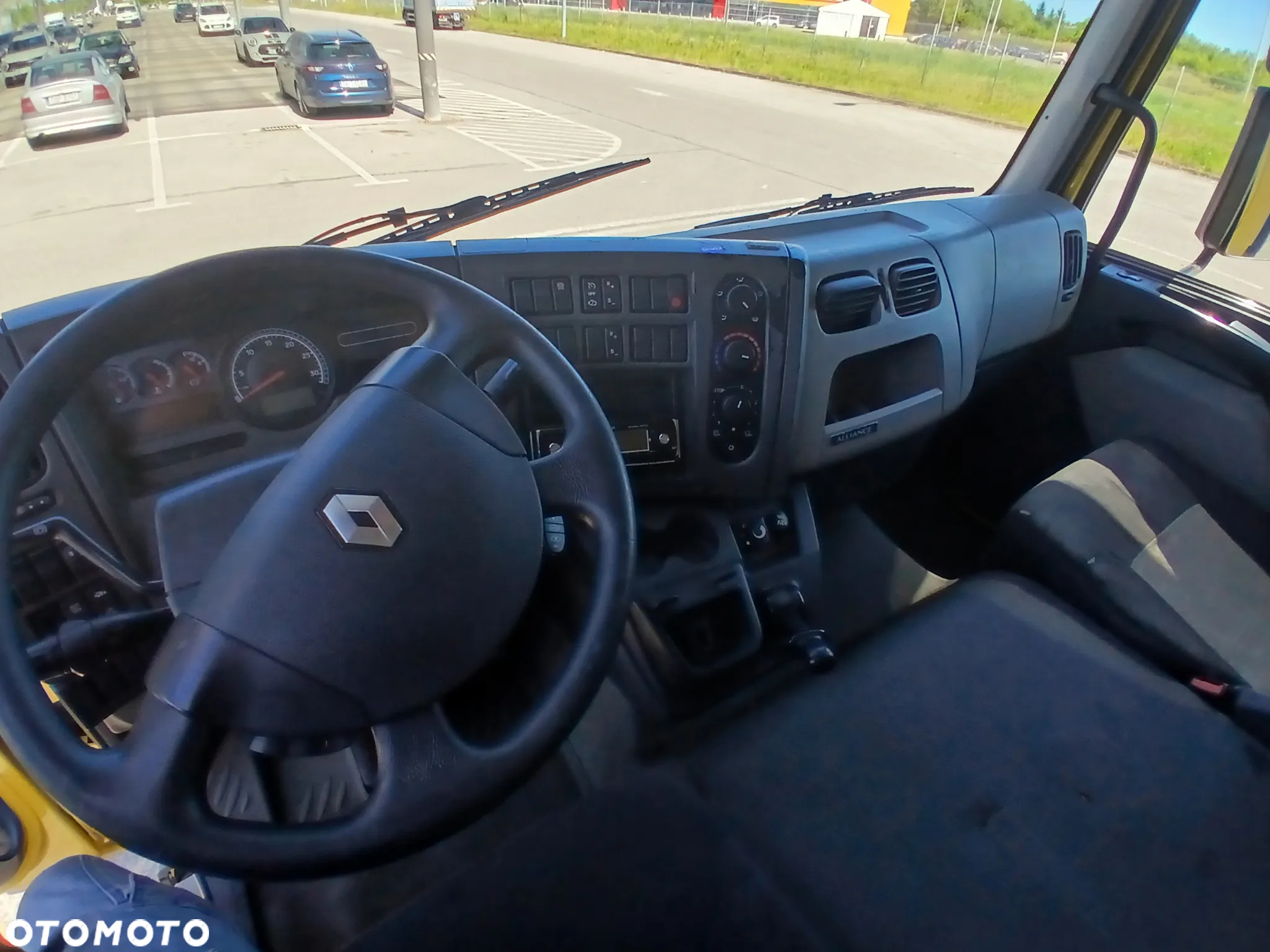 Renault - 9