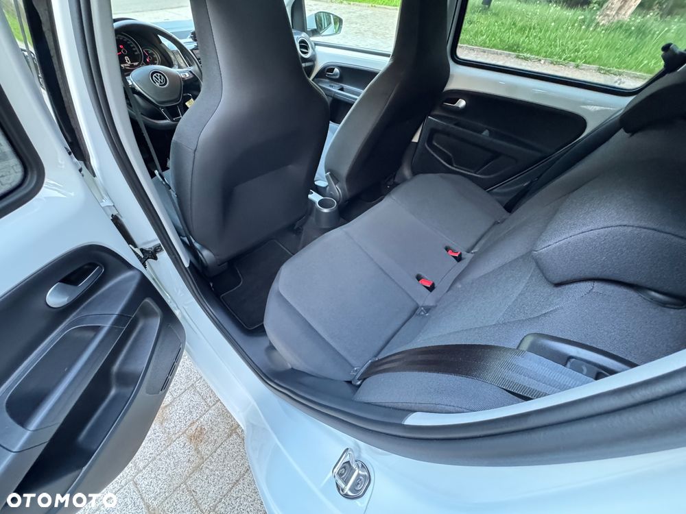 Volkswagen up! Active - 18